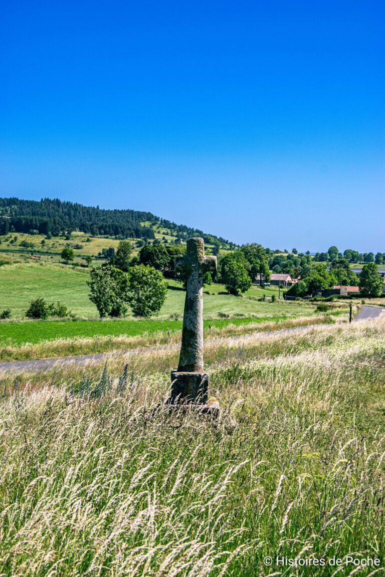Croix vers Chemin de Praclaux