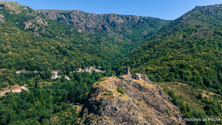 Vue aérienne de la Chapelle et du Donjon