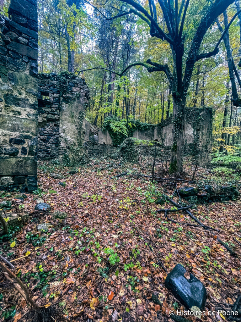 Ancien bâtiment d'embouteillage de la Source de Bonnefond (rive gauche de la Loire) à Saint-Martin-de-Fugères (43)