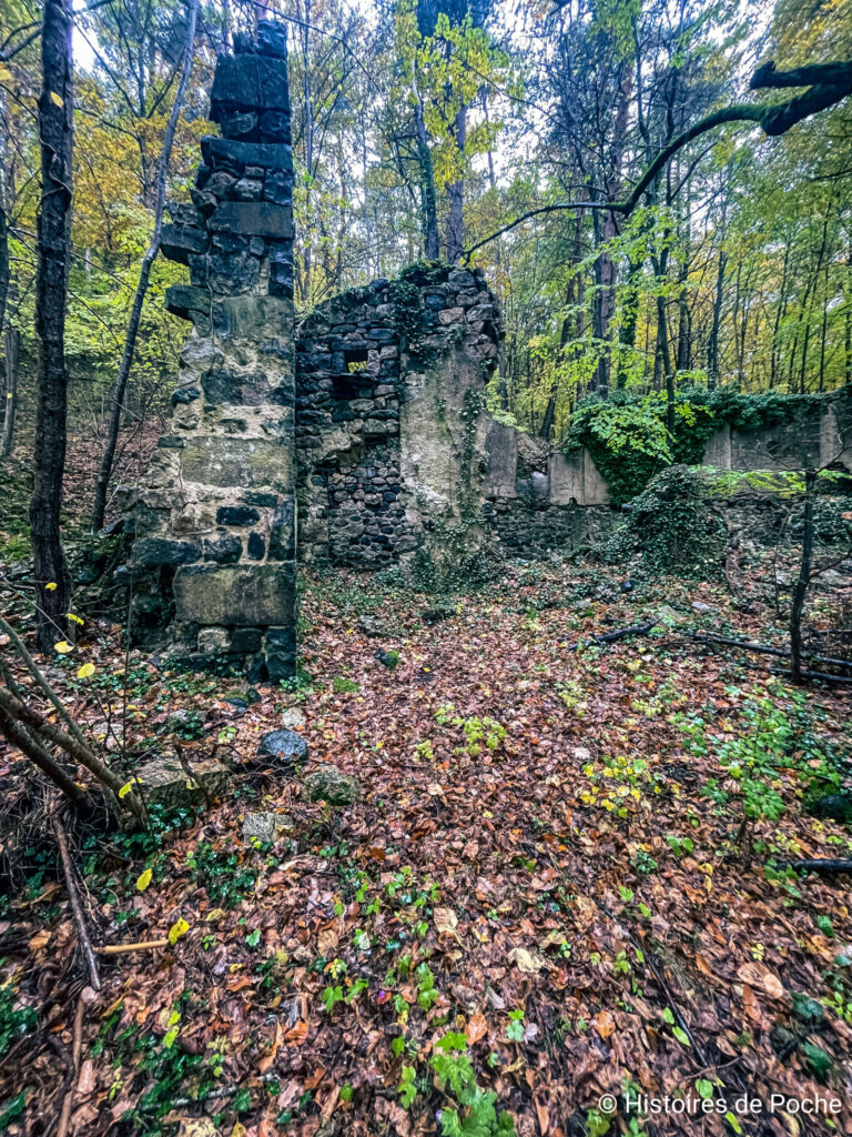 Ancien bâtiment d'embouteillage de la Source de Bonnefond (rive gauche de la Loire) à Saint-Martin-de-Fugères (43)