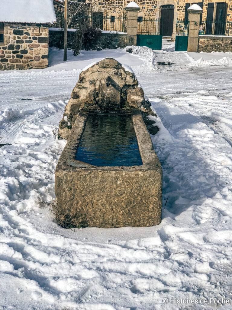 Fontaine-abreuvoir à Saint-Paul-de-Tartas (43)