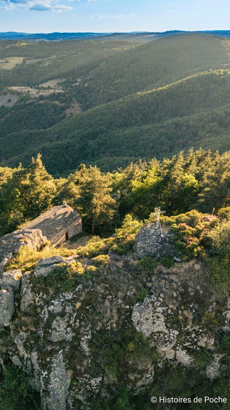 Vue aérienne de la Chapelle et de la Croix