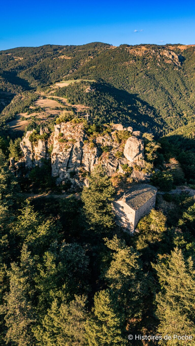 Vue aérienne de la Chapelle et de la Croix