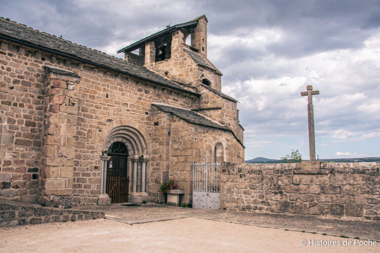 Eglise Saint-Jacques et la "nouvelle" croix du cimetière