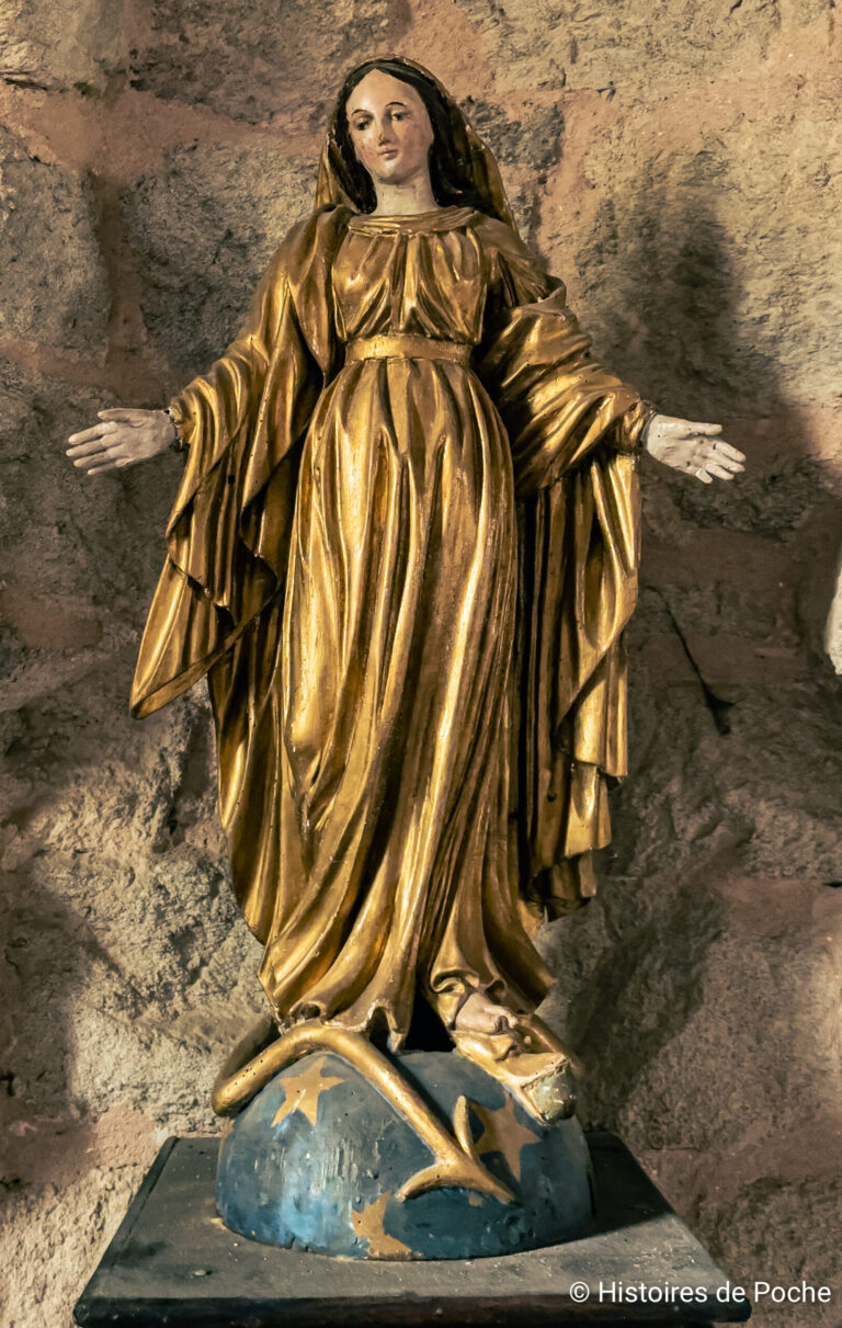 Statuette de la Vierge dans la Chapelle dédiée