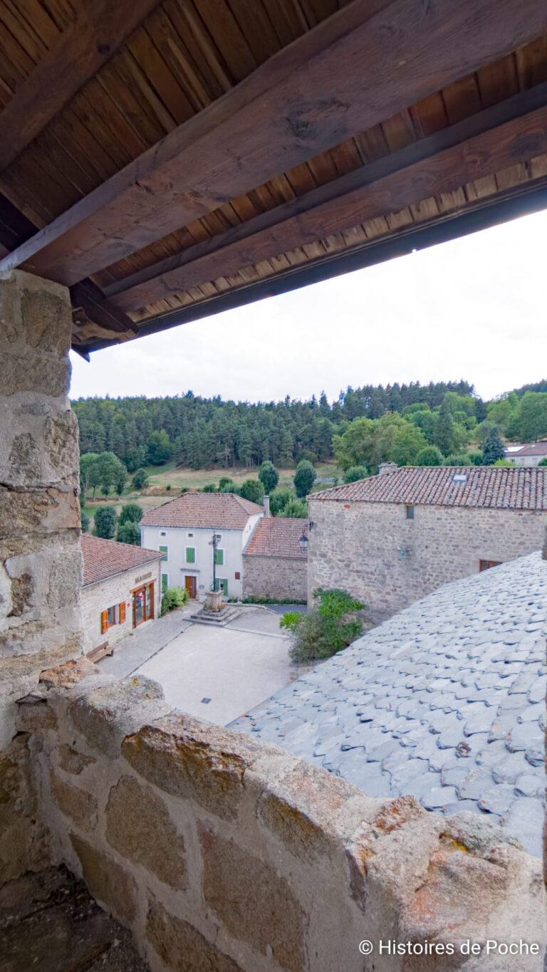 Vue de la place de l'Eglise depuis le Clocher peigne