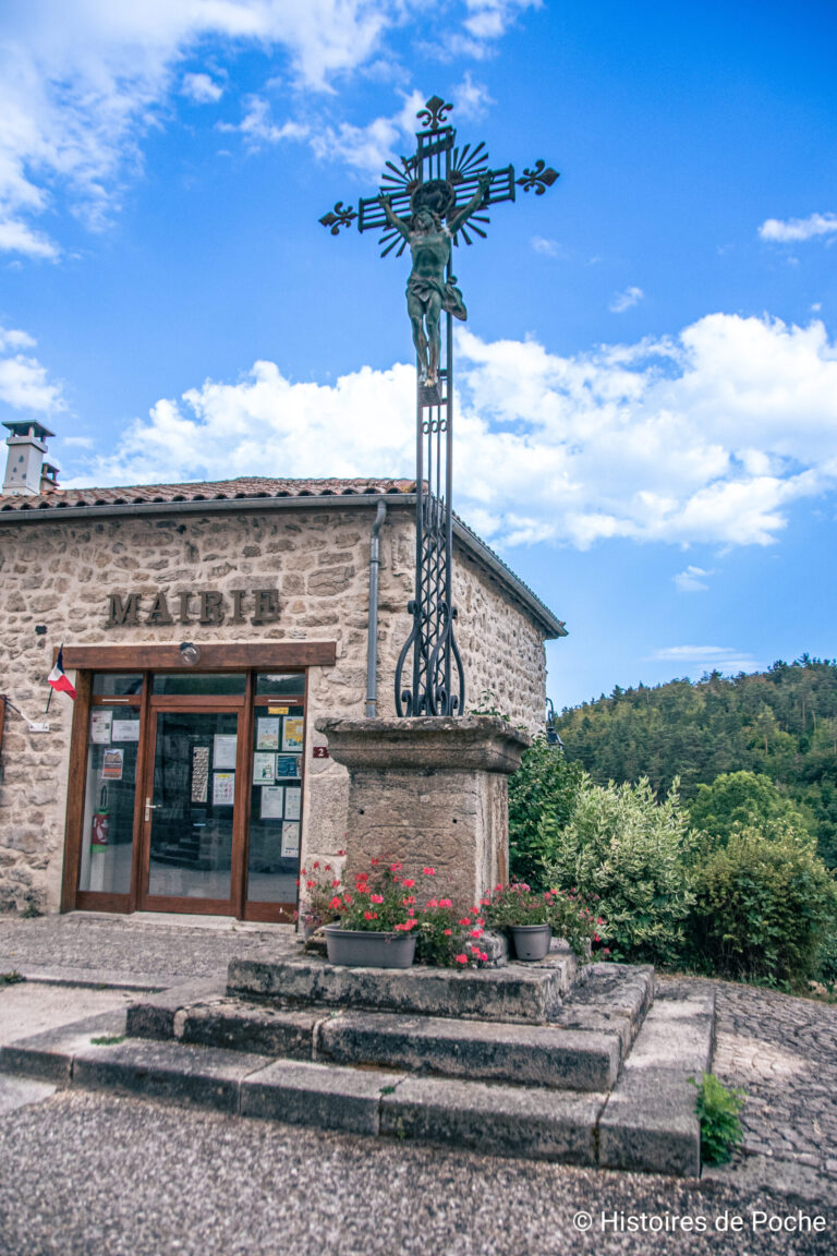 Croix de mission place de l'Eglise