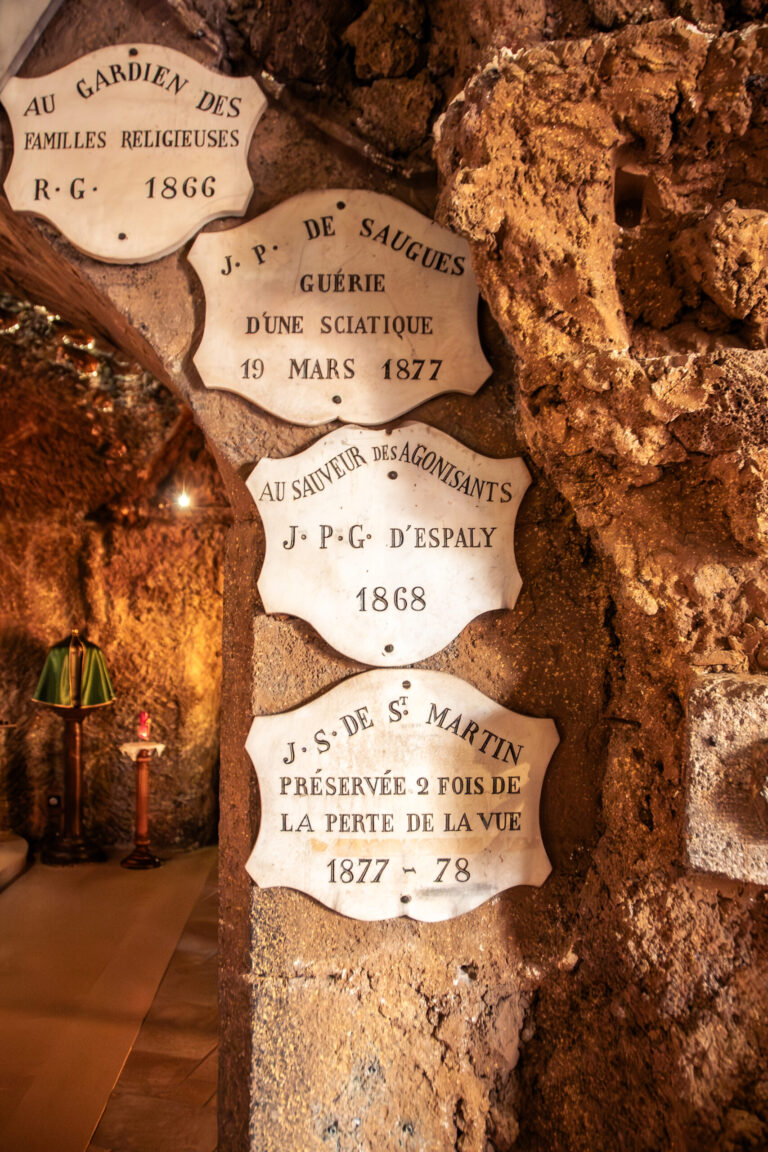 Ex-votos de la Grotte-Chapelle de Saint-Joseph à Espaly