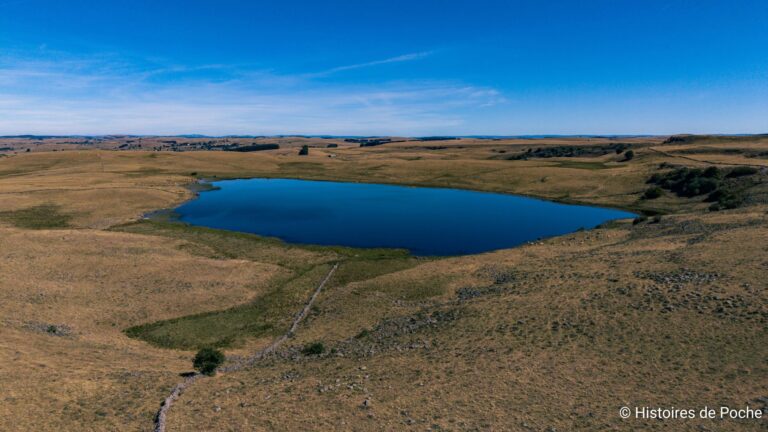 Lac de Saint-Andéol vu du ciel